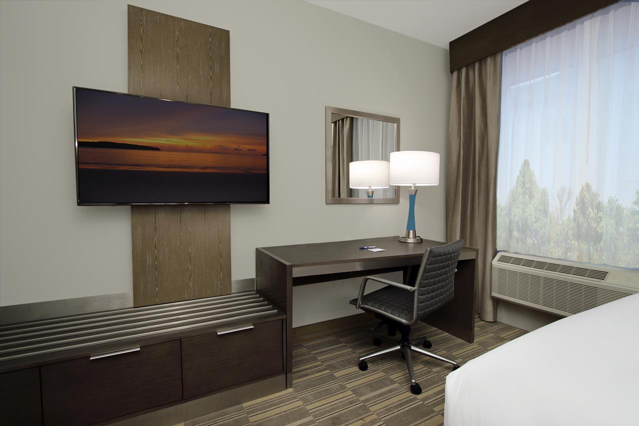 Holiday Inn Express & Suites - Lake Charles South Casino Area By Ihg Екстериор снимка